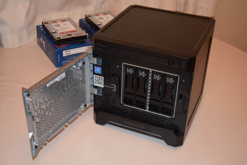 HP Proliant MicroServer Gen8 - SAS/SATA RAID Controller  This is where I  install Caddy Adaptor & SAS/SATA Array card in the #HP Proliant #MicroServer  Gen8 so I can boot from the